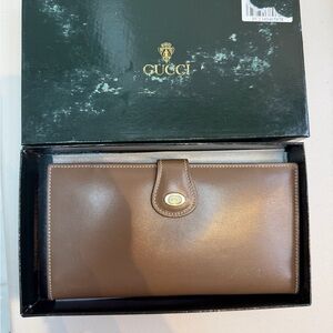 Gucci Brown Leather Continental Wallet with Gold-Tone Logo Snap